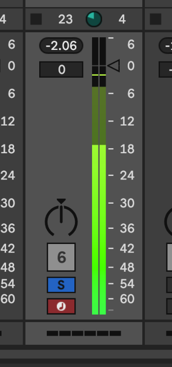 Live track meters showing snare dynamic range